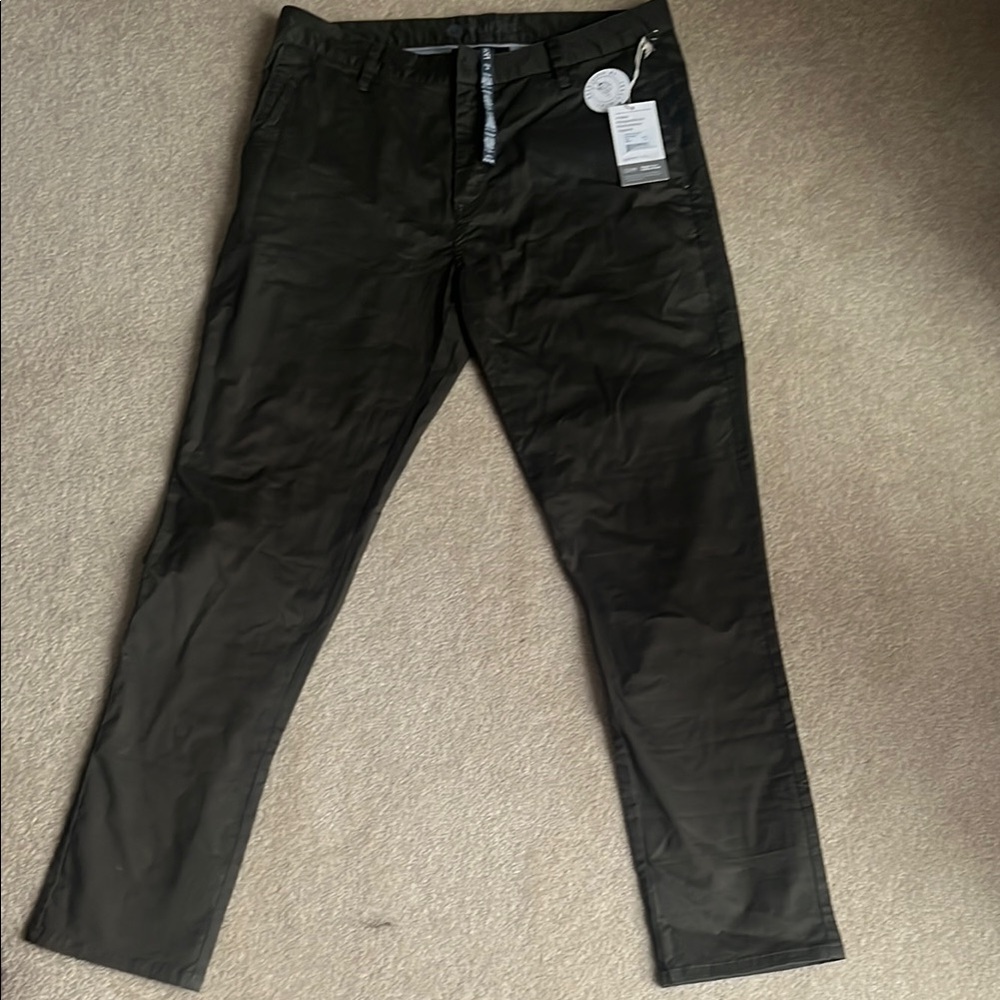 Vuori Collins Chino Dark Oregano nwt